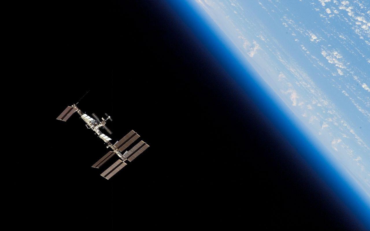 1280x800 Download wallpaper 1280x800 station iss, space, orbit, planet, earth widescreen 16:10 HD background