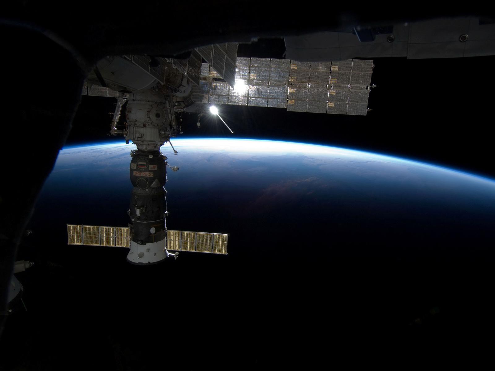 1600x1200 1600x1200 international space station wallpaper