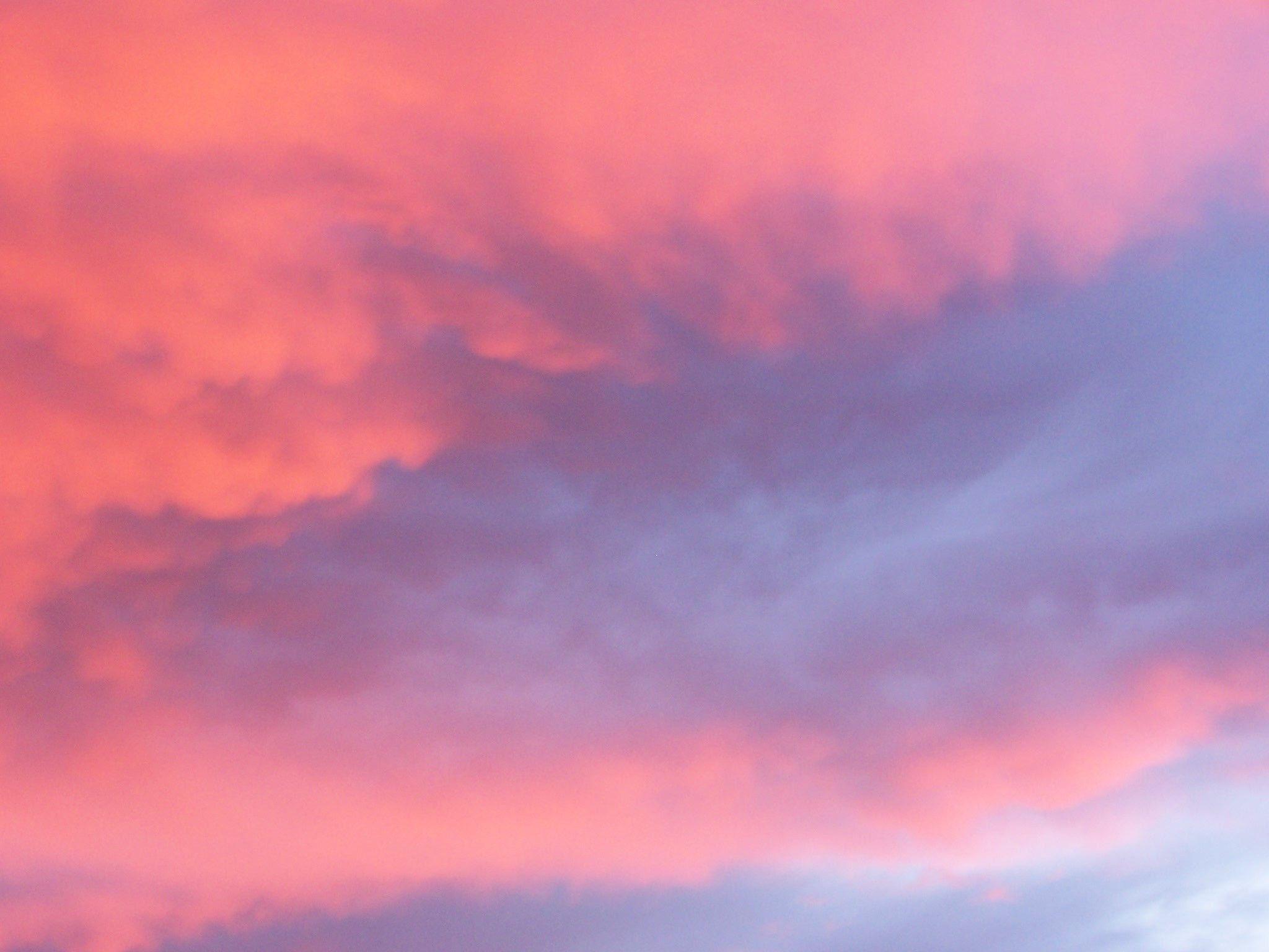 2048x1536 Fastest Pink Clouds Sunset