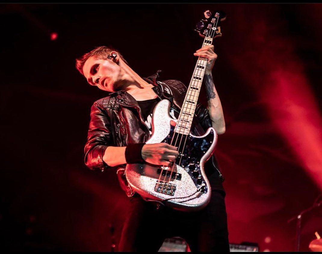 Mikey Way Wallpapers - Top Free Mikey Way Backgrounds - WallpaperAccess