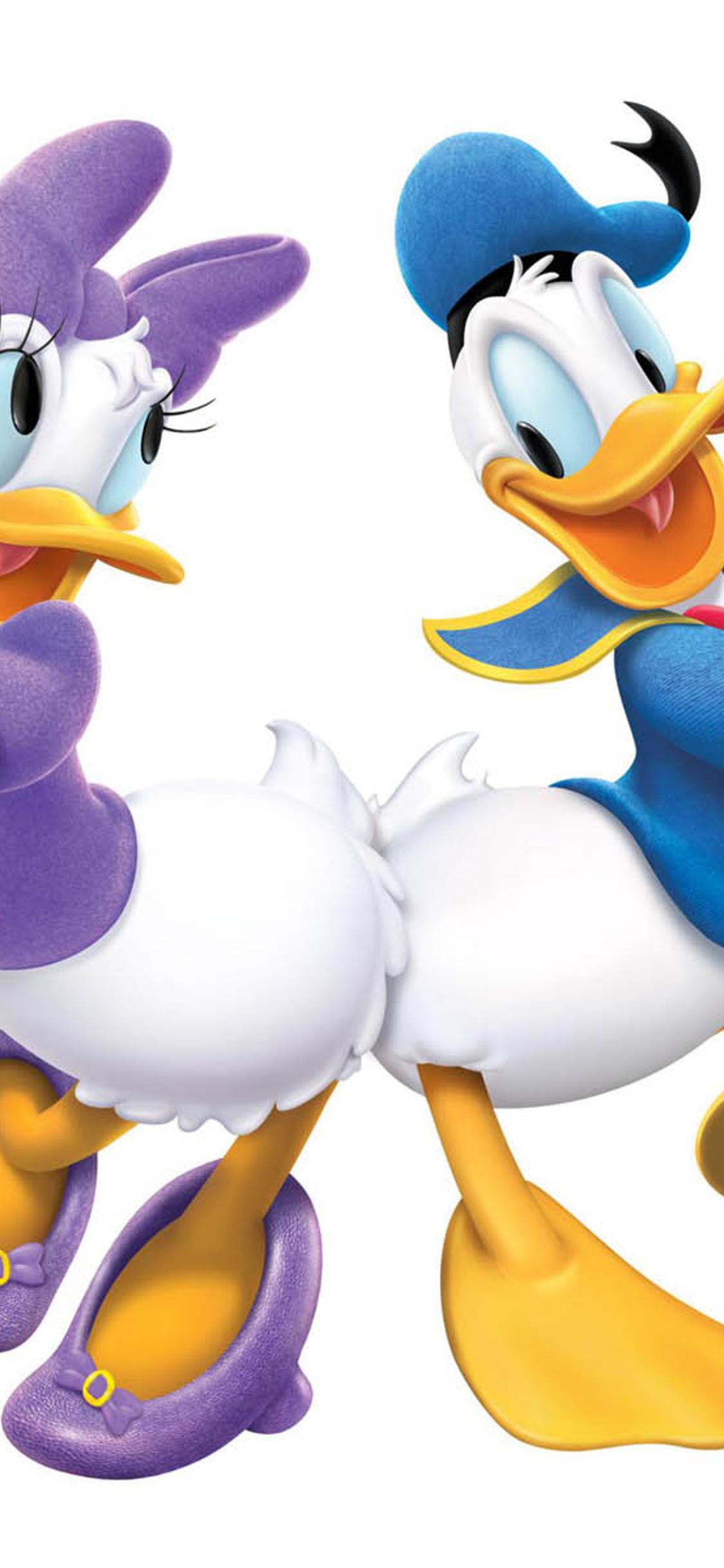 1125x2436 Donald Duck and Daisy Duck dancing