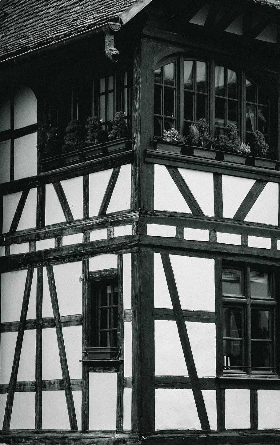 910x1446 building HD wallpaper 1080p, black, monochrome, black and white, iron, monochrome photography, architecture, window, building, daylighting, line