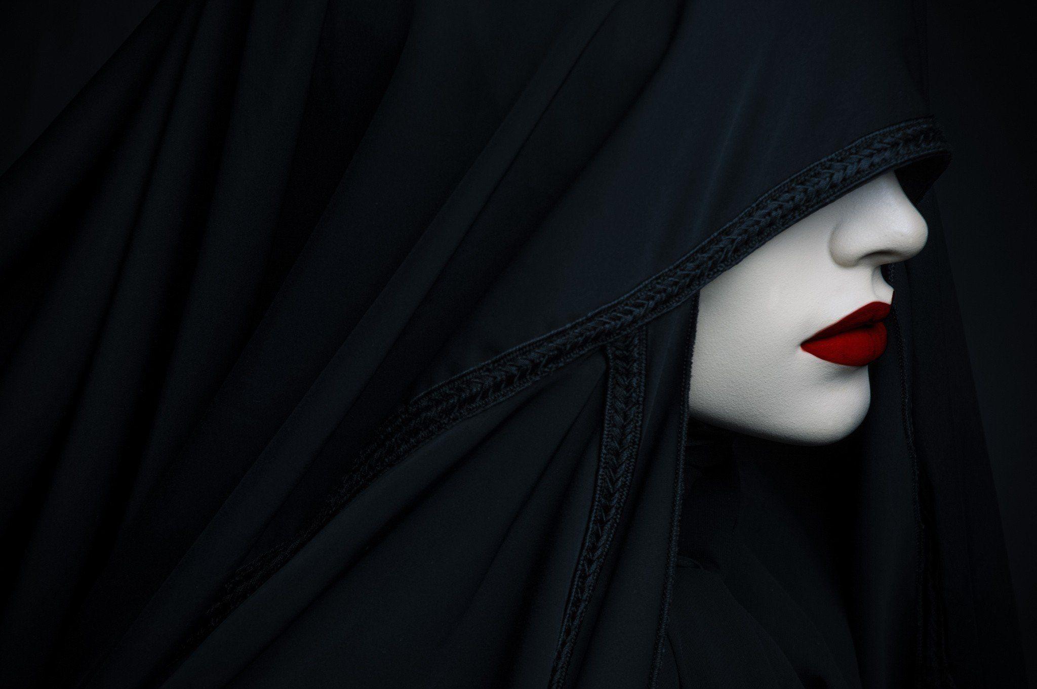 2048x1362 Women Black Red Lip Wallpaper