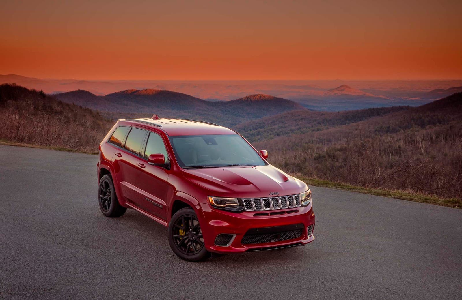1600x1040 Jeep Grand Cherokee Wallpaper