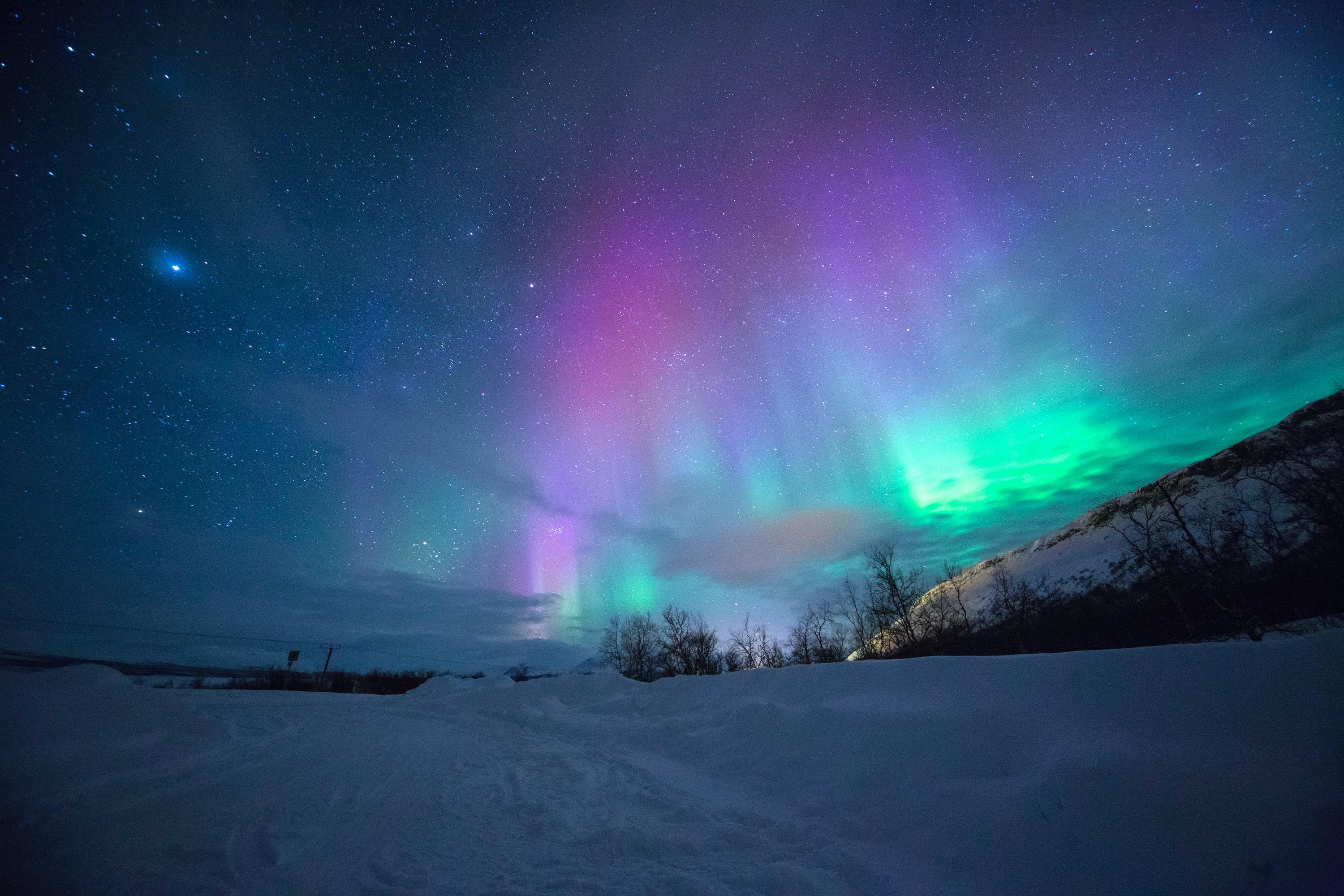 3000x2000 Wallpaper Weekends: Northern Lights Wallpaper for Mac, iPhone, iPad, and Apple Watch