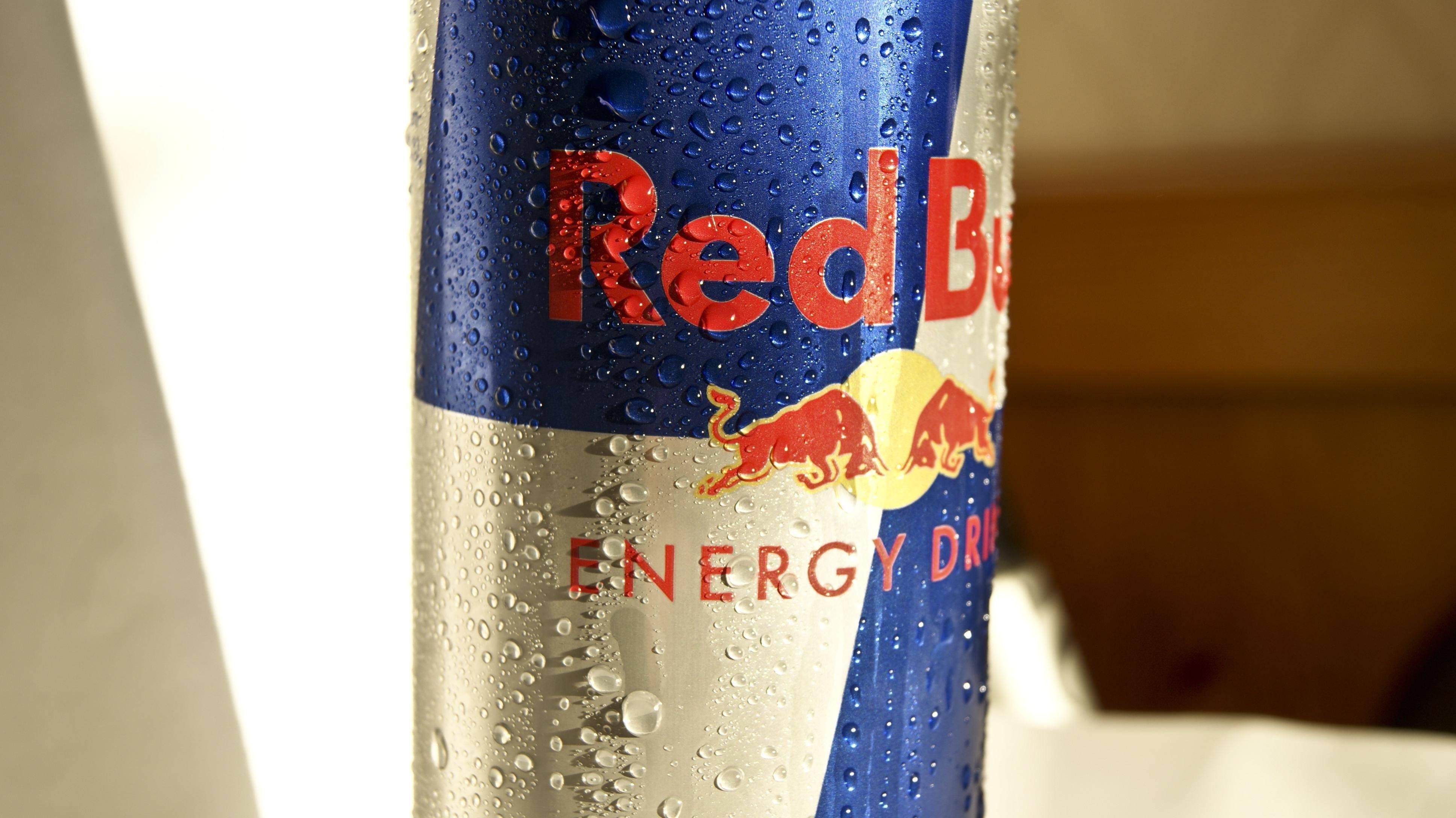 3872x2176 macro red bull wallpaper
