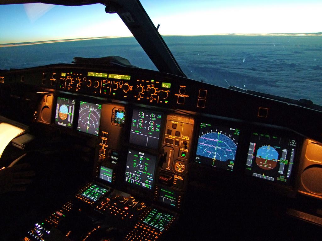 1024x768 Airbus A330 300 Illuminated Cockpit Aircraft Wallpaper 3040