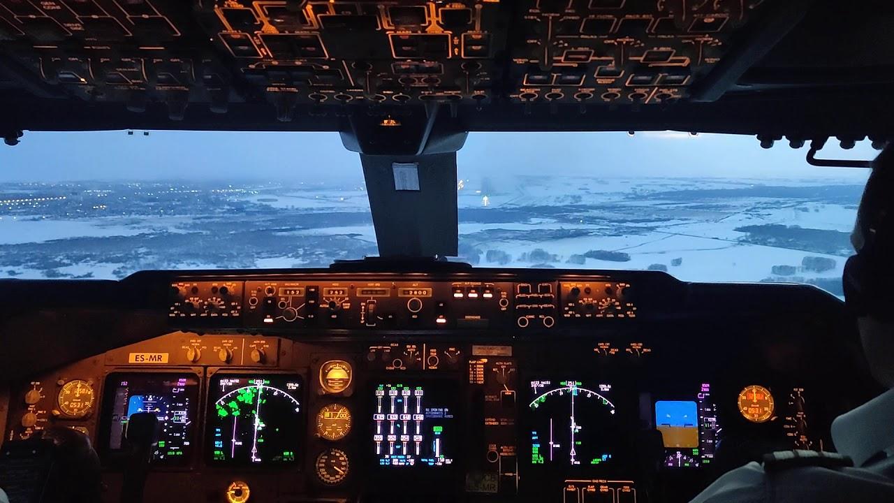 1280x720 Cockpit View) PERFECT Boeing 747 400 Landing In Novosibirsk (OVB) With A Light SNOW