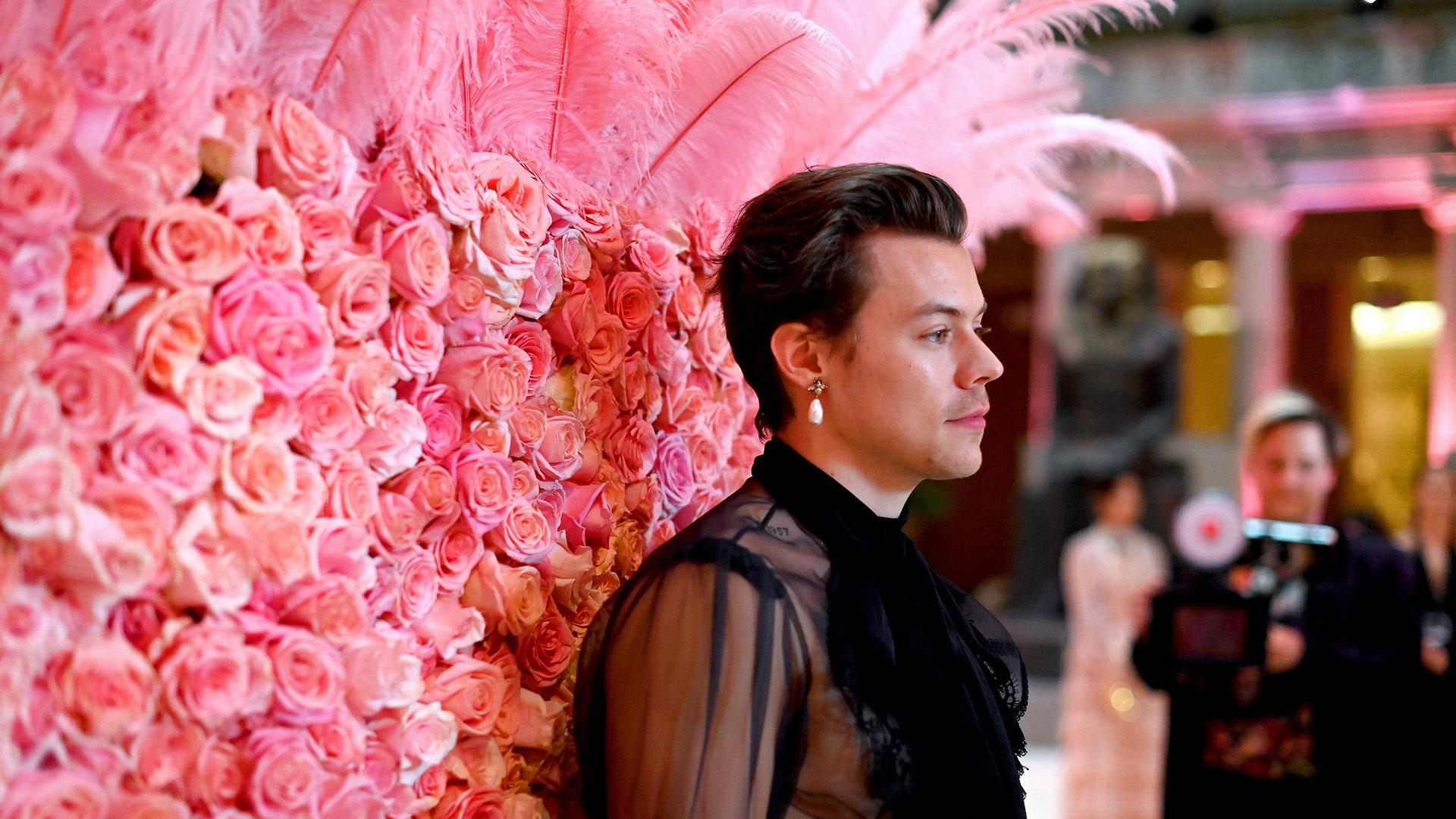 1920x1080 Harry Styles Met Gala singer made the case for sheer shirts
