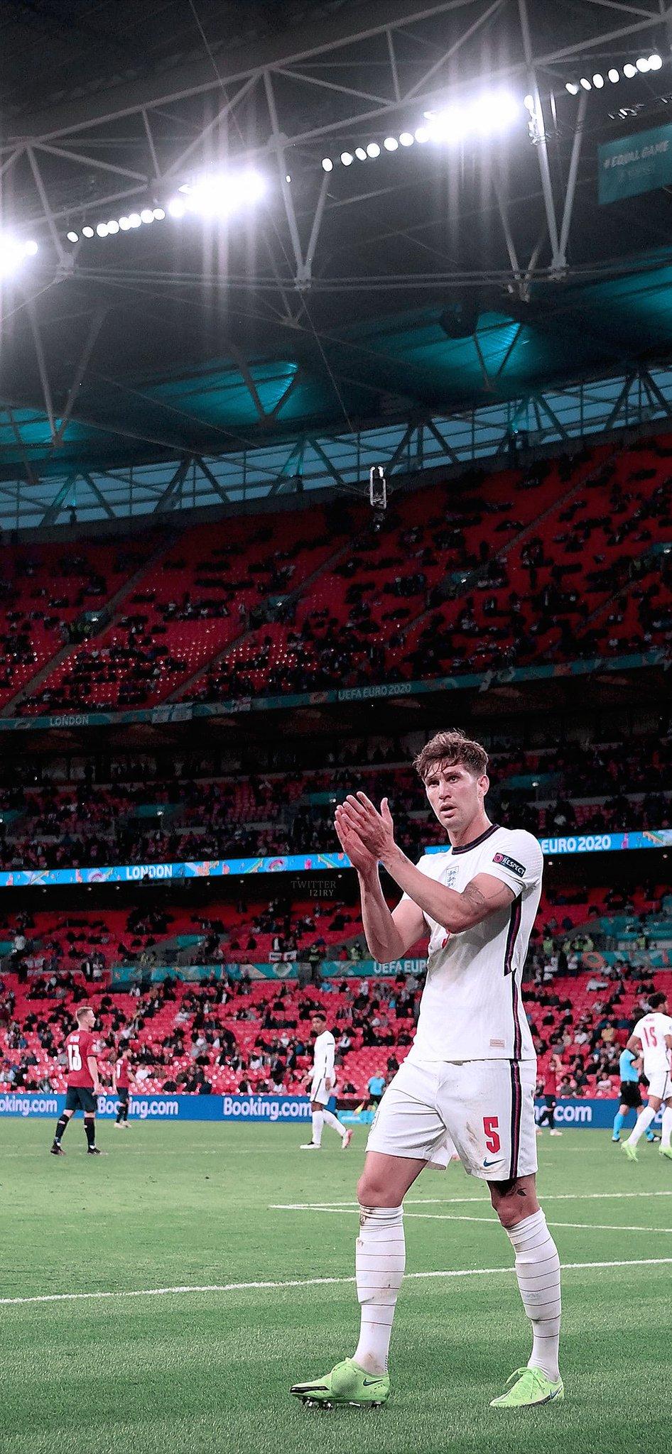 946x2048 Tadic. #Wallpaper └