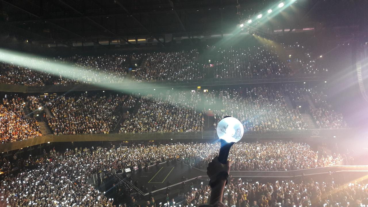 1280x720 bts amsterdam concert, army bomb and bts wallpaper