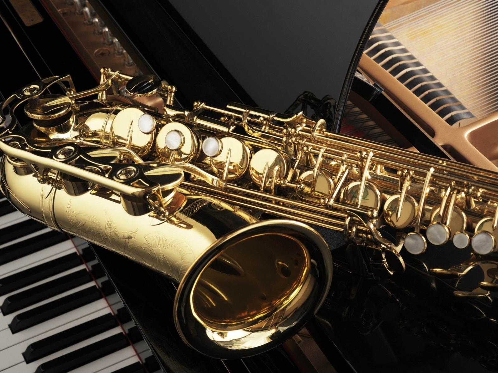 1600x1200 Saxophone and Piano 1600 x 1200 Wallpaper