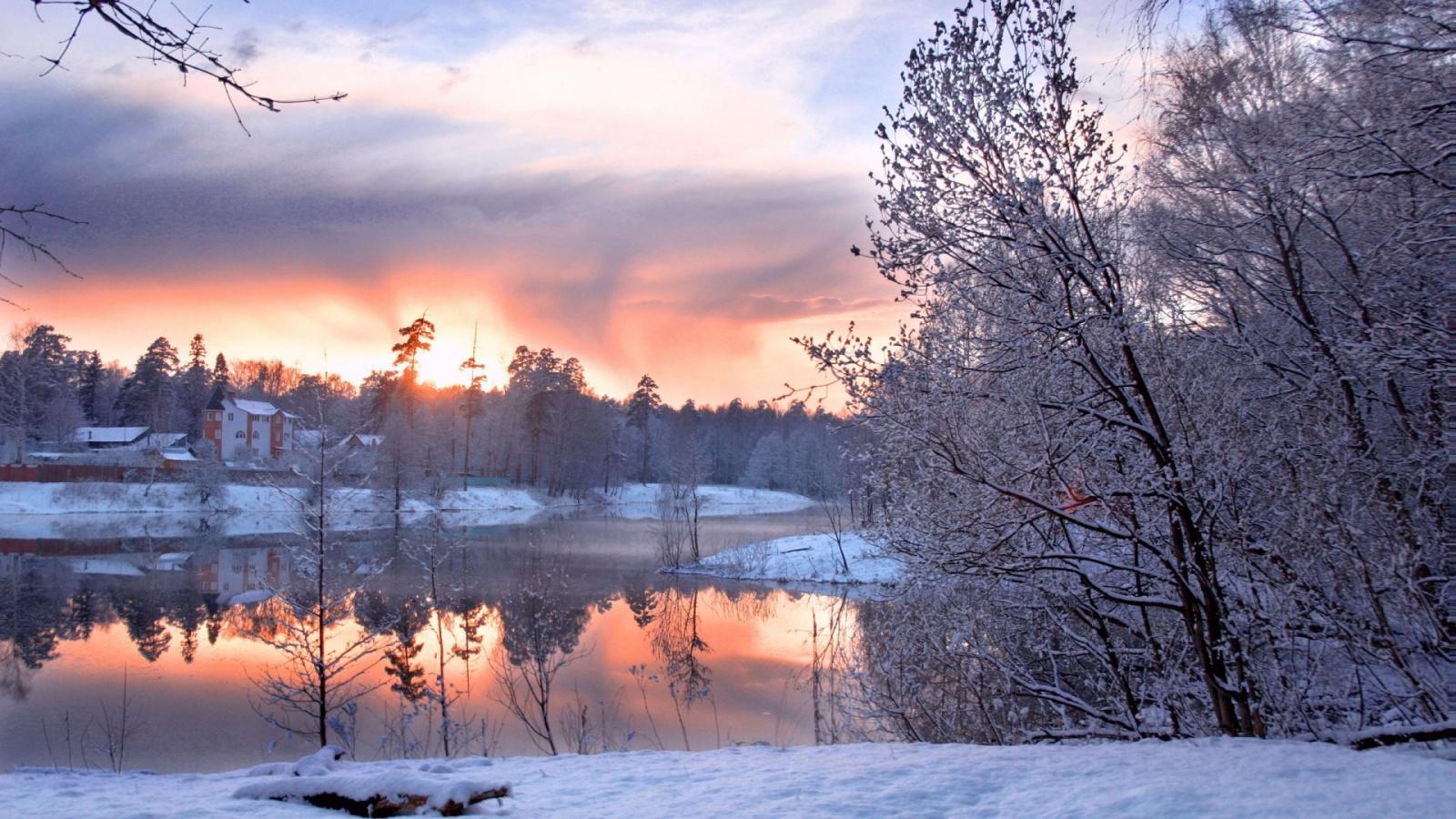 1600x900 Beautiful Winter Cold And Morning Lake Wallpaper