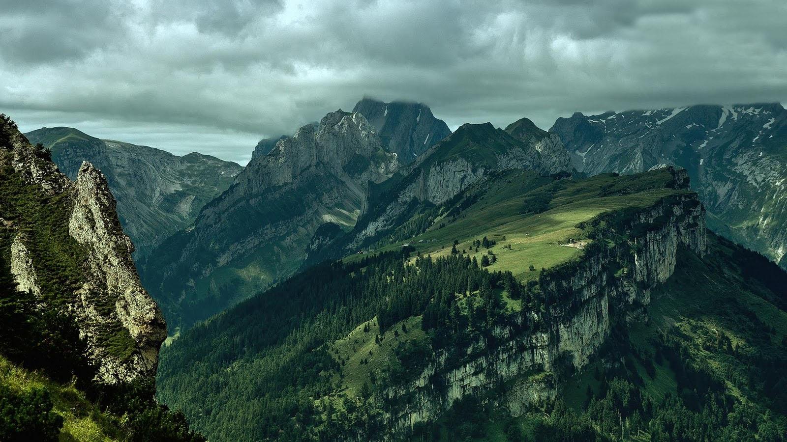 1600x900 1080P HD Mountain Wallpaper