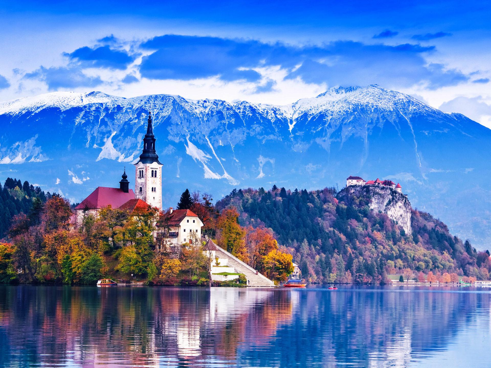 1920x1440 Lake Bled Slovenia Island Castle Mountains Beautiful Landscape Wallpaper HD 3840x2400 :
