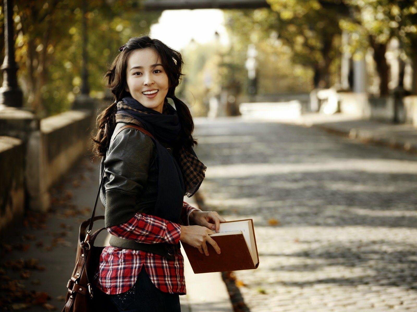 1600x1200 Han Hye Jin Wallpaper High Resolution and Quality Download