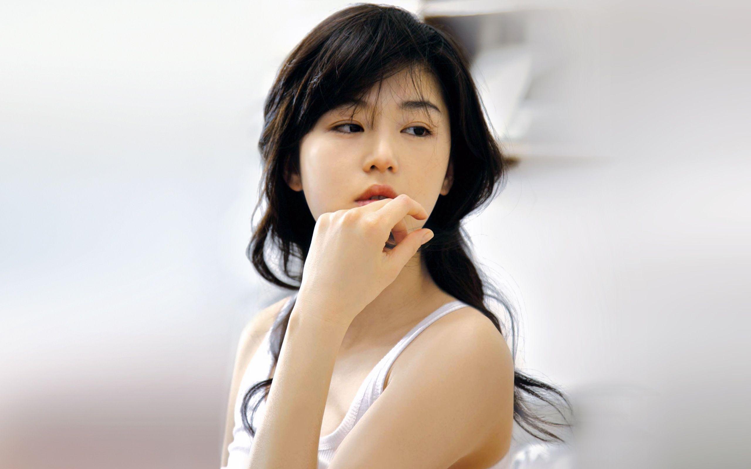2560x1600 Picture Of Hye Jin Han