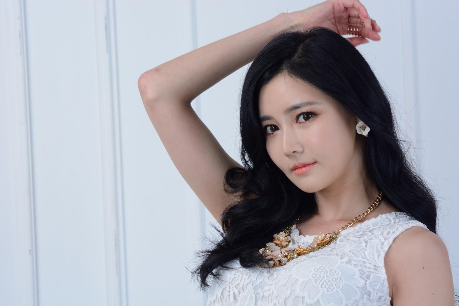 1800x1200 Han Hye Jin HD Desktop