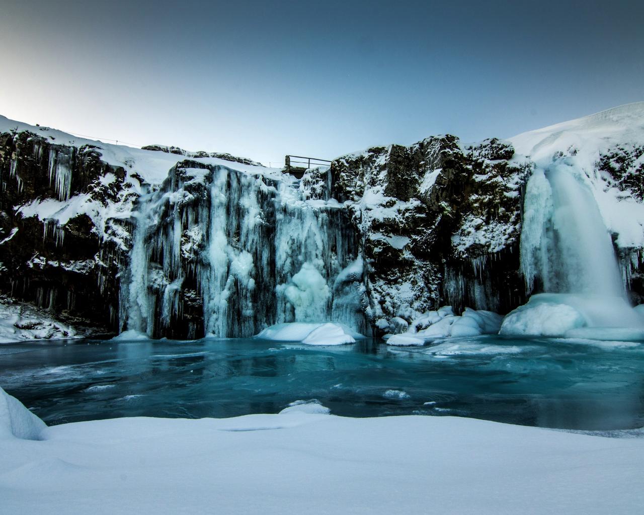 1280x1024 Download 1280x1024 wallpaper winter, freezing lake, waterfall, nature, standard 5: fullscreen, 1280x1024 HD image, background, 2671
