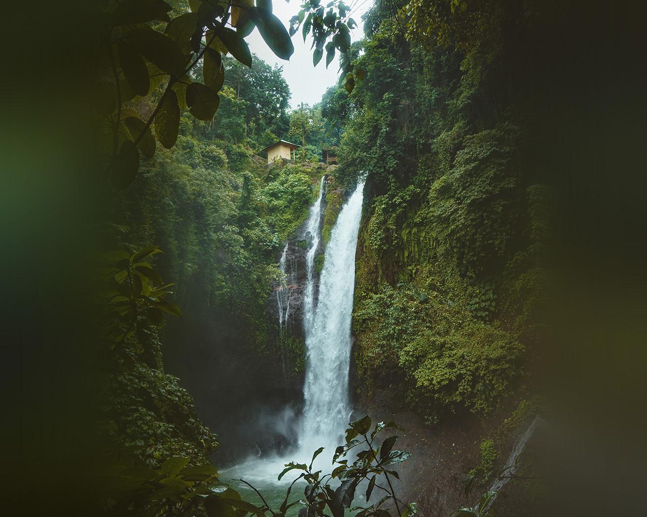 1280x1024 Mountain Waterfall Summer Amazon Nature Wallpaper