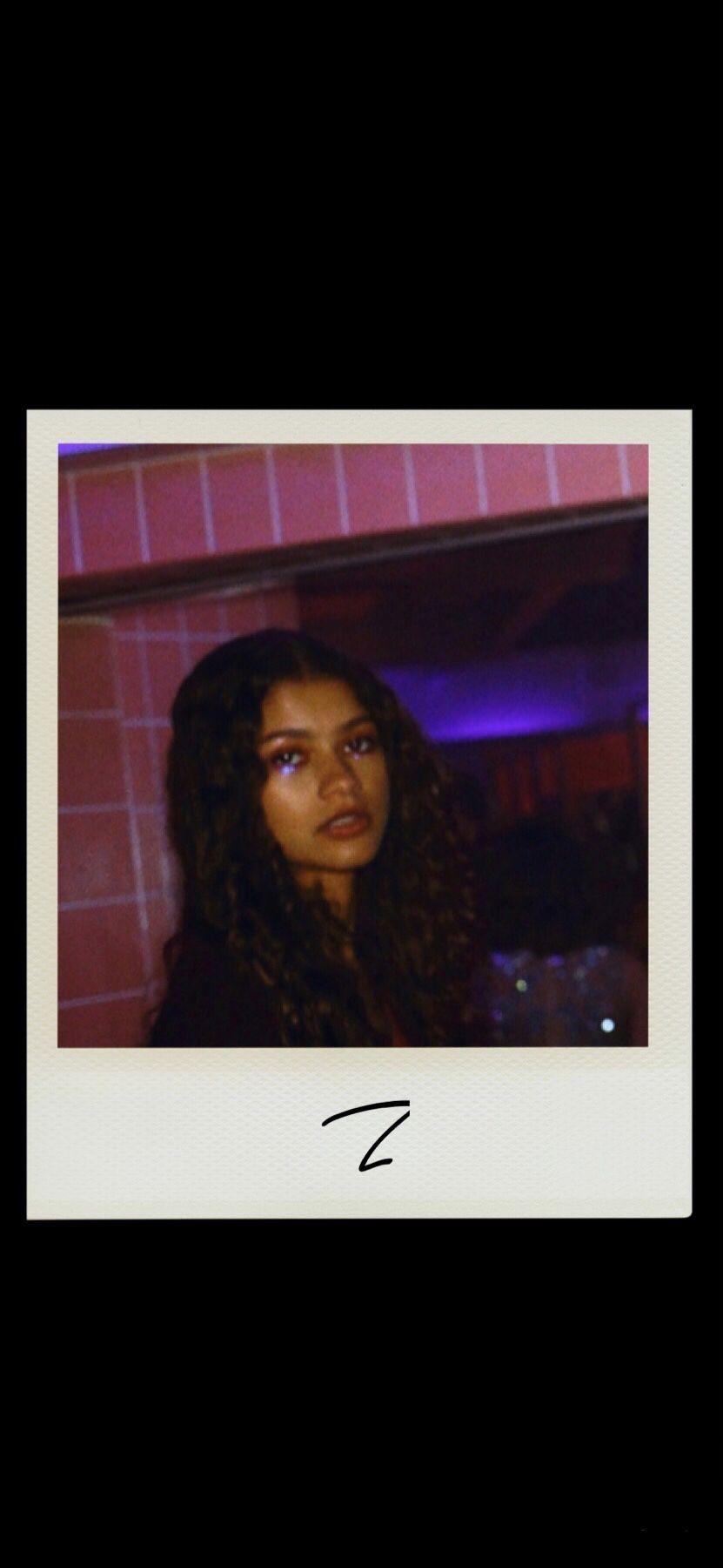 831x1800 Zendaya Euphoria Wallpaper