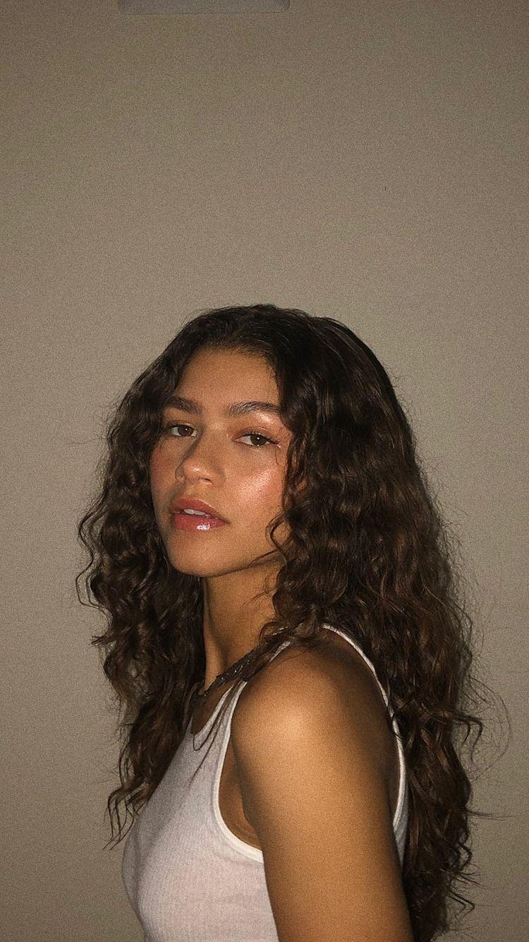 750x1334 Zendaya 2021 Wallpaper
