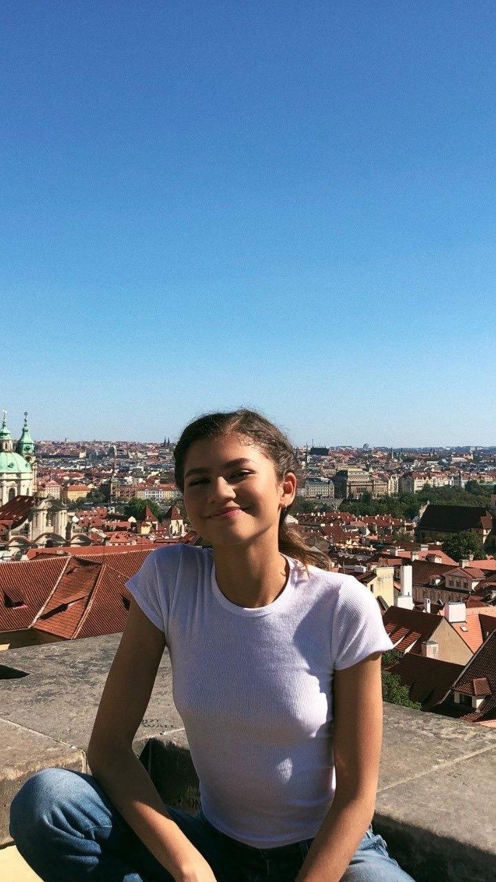720x1280 wallpaper zendaya coleman