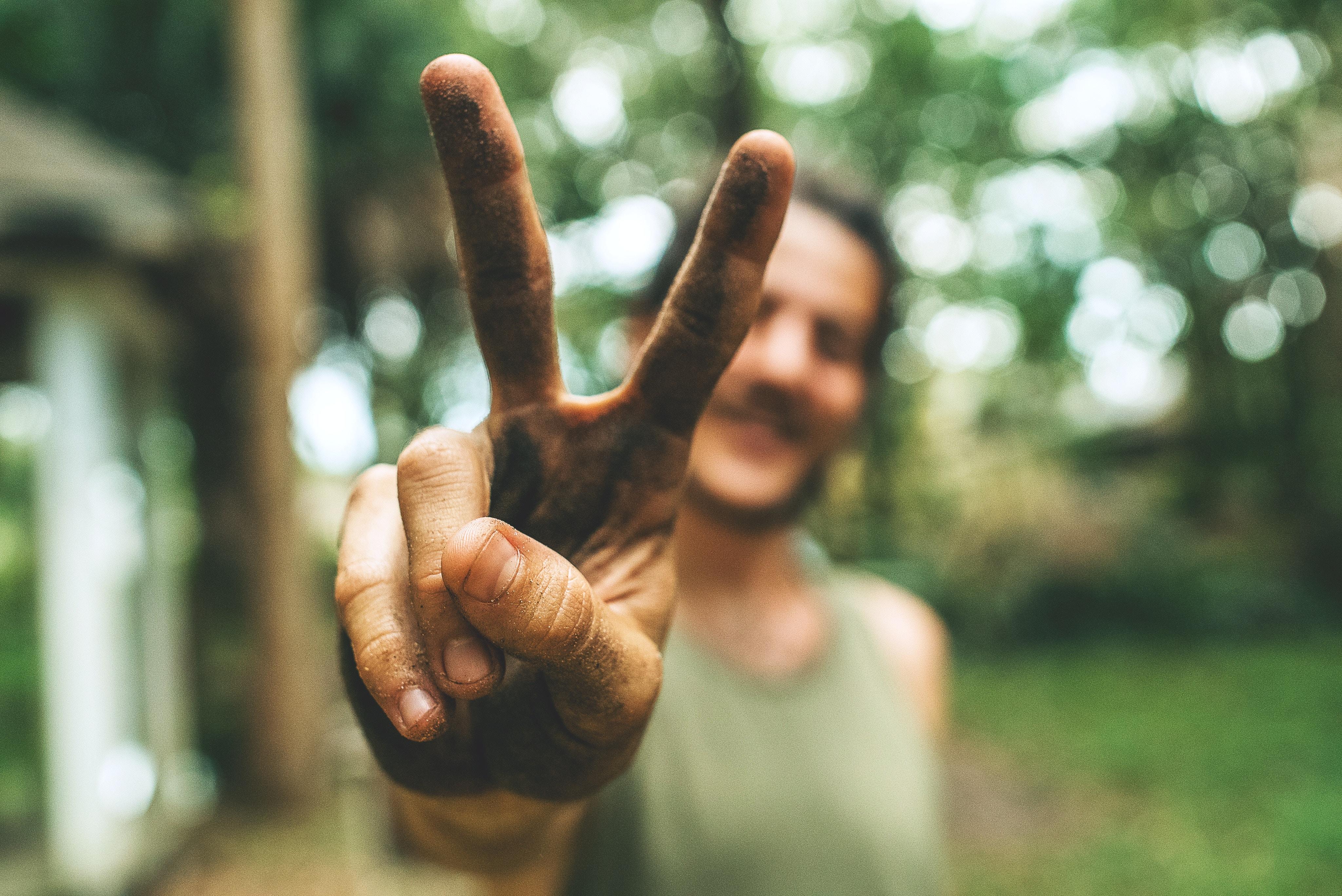4096x2736 4096x2736 bokeh, happy, dirt, forest, peace, sign, Free , person, green, guy, man, male, nature, hand, dirty