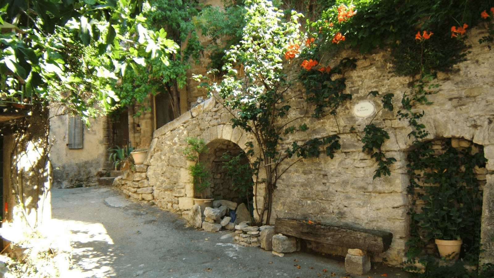 1600x900 Provence old streets.Wallpaper 1.0 APK Download