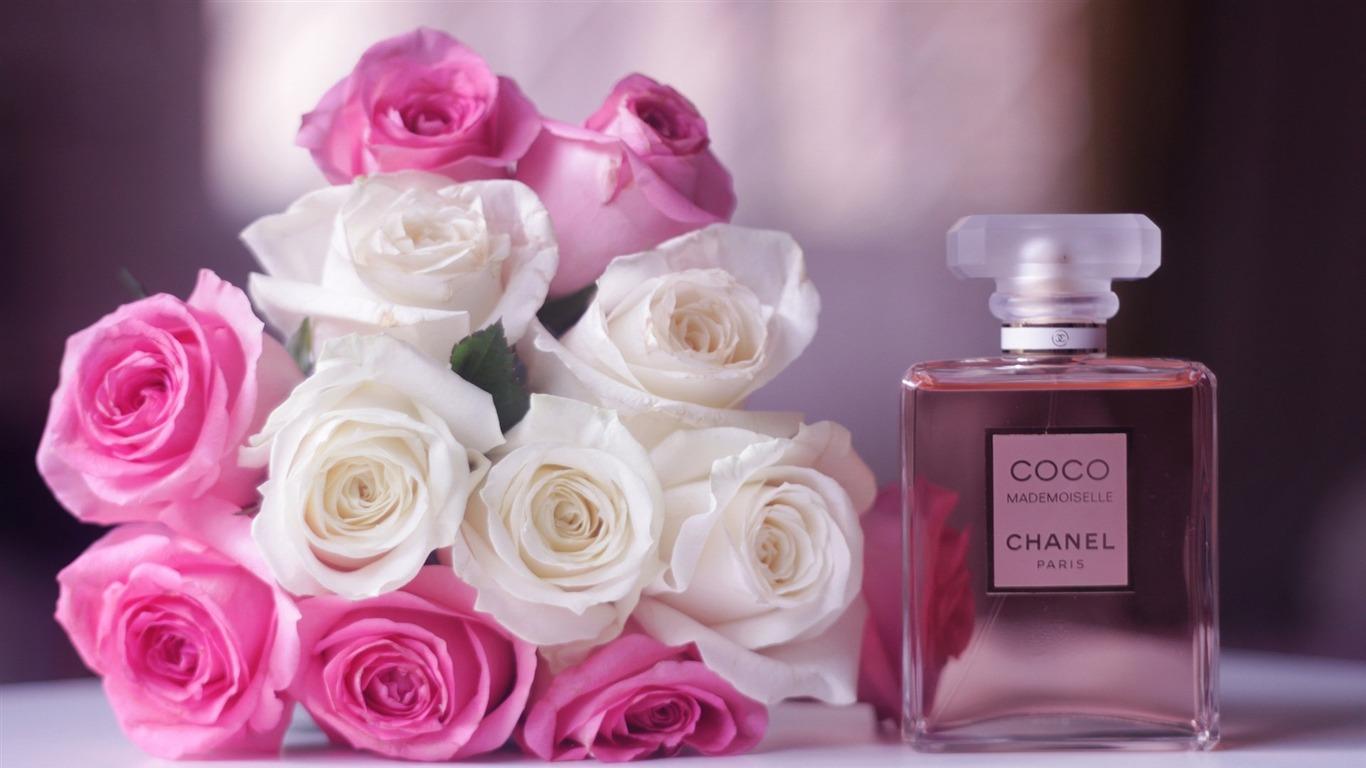 1366x768 CHANEL COCO Brand Perfume Wallpaper