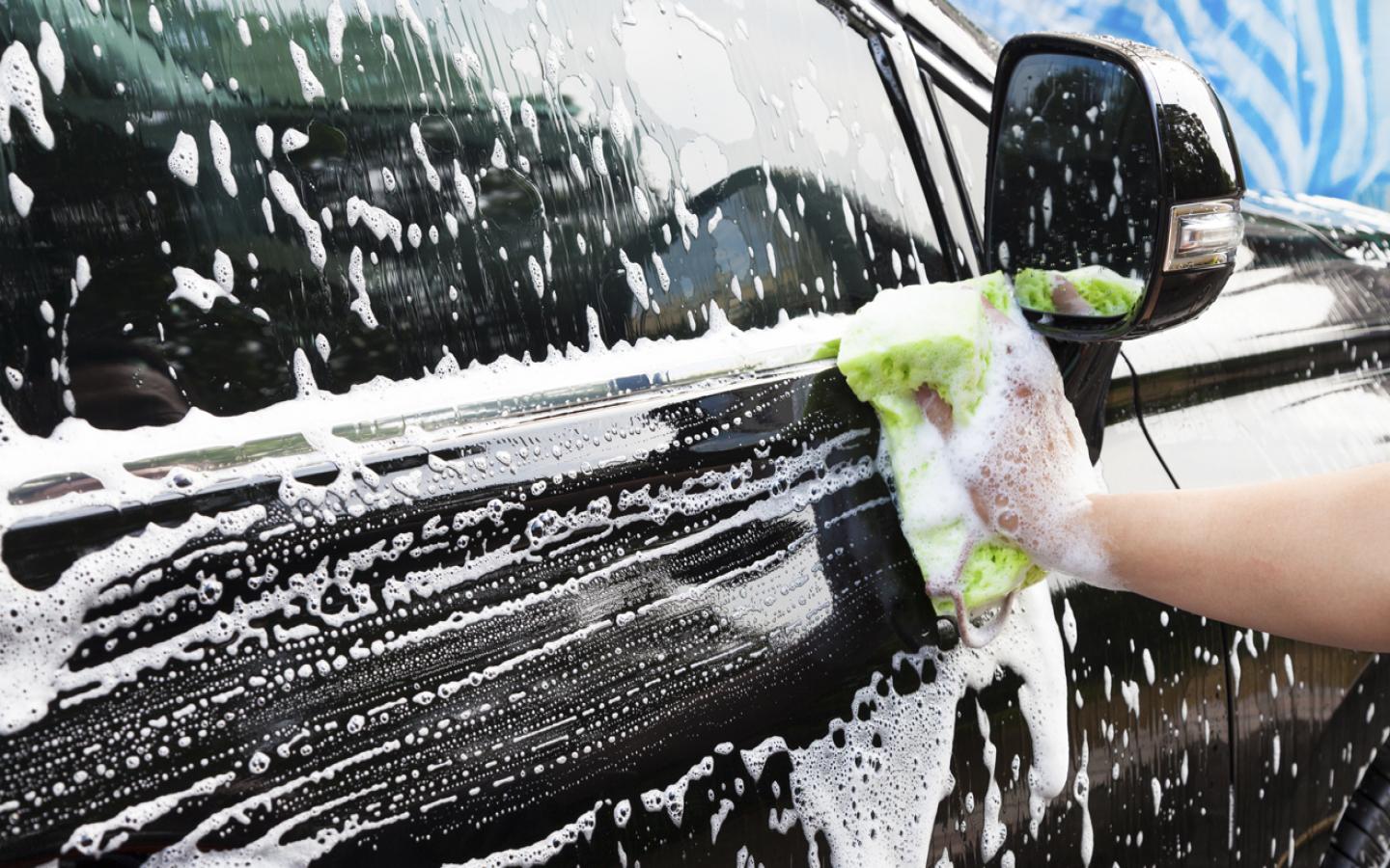 1440x900 Car Washing Wallpaper HD