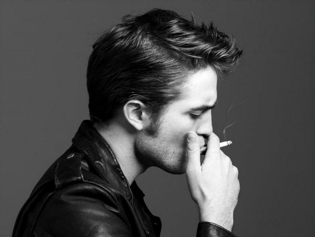 1024x769 Male Celebrities Smoking Wallpaper