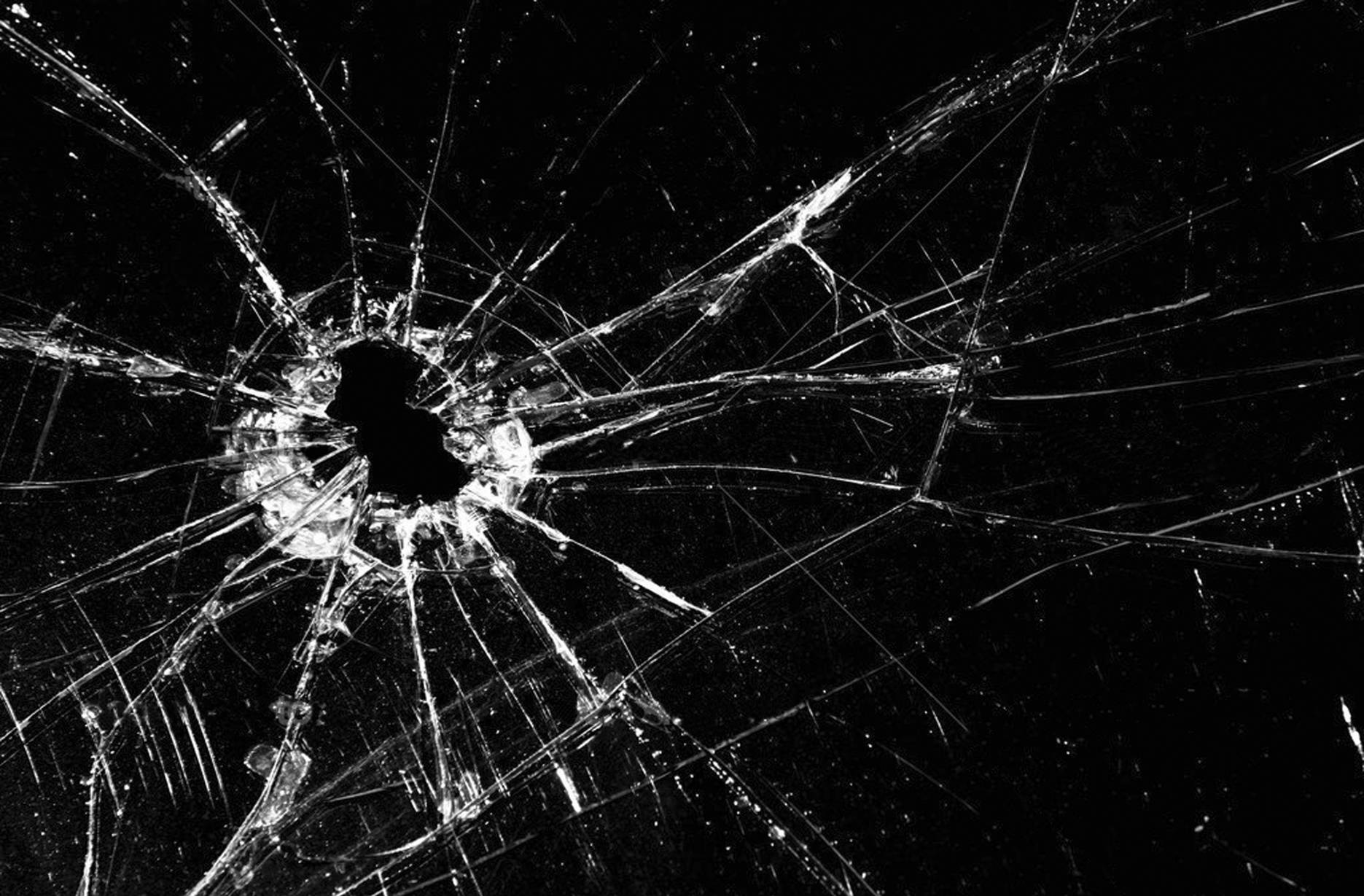 1871x1229 Broken Mirror Wallpaper