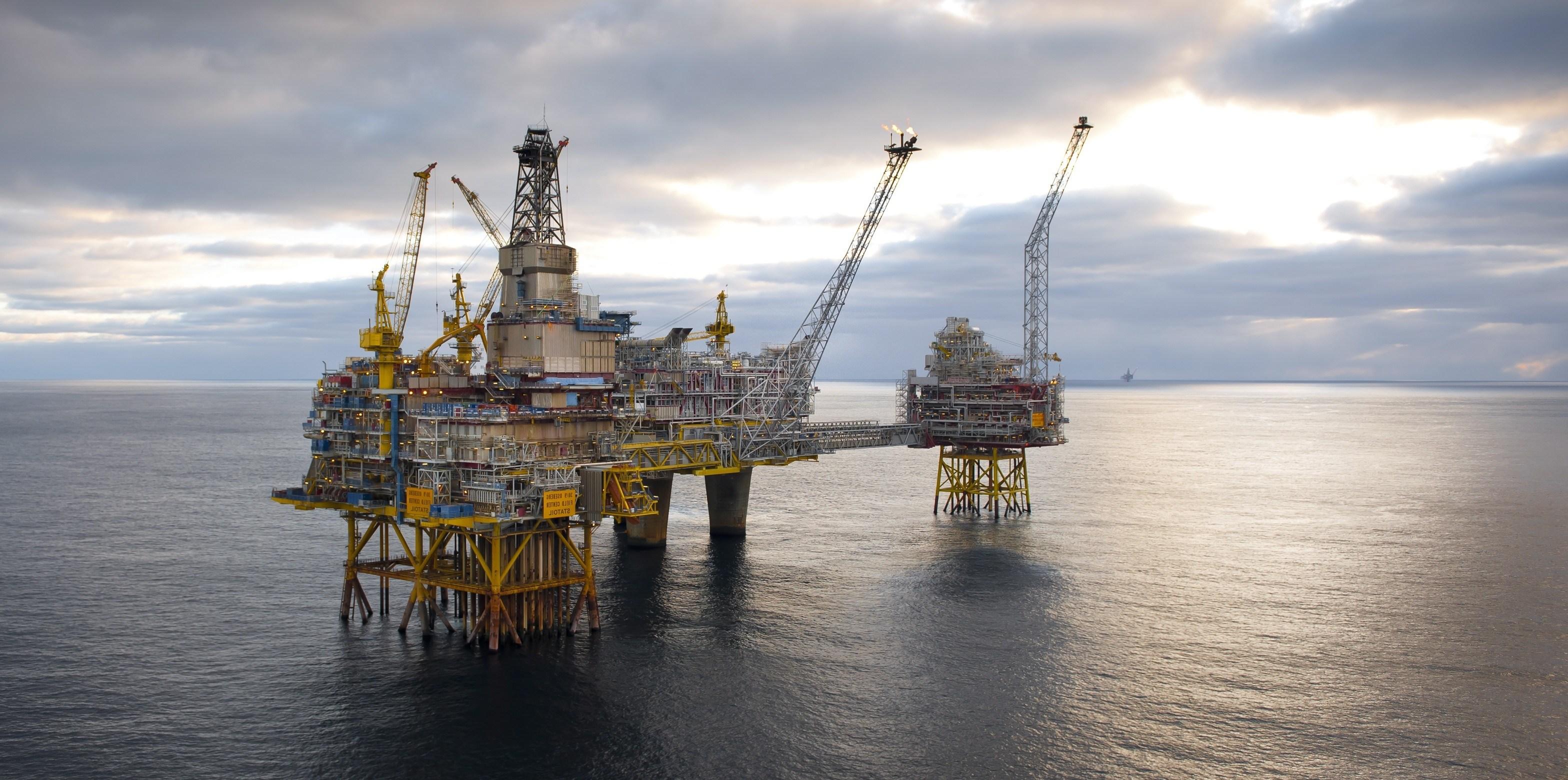 3136x1560 Oil Platform HD Wallpaper