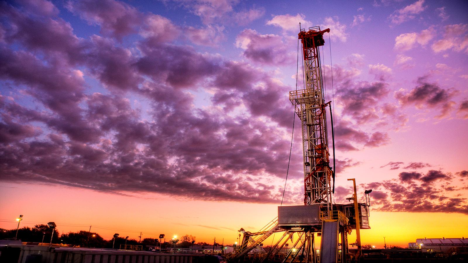 1600x900 Oil Rig Wallpaper