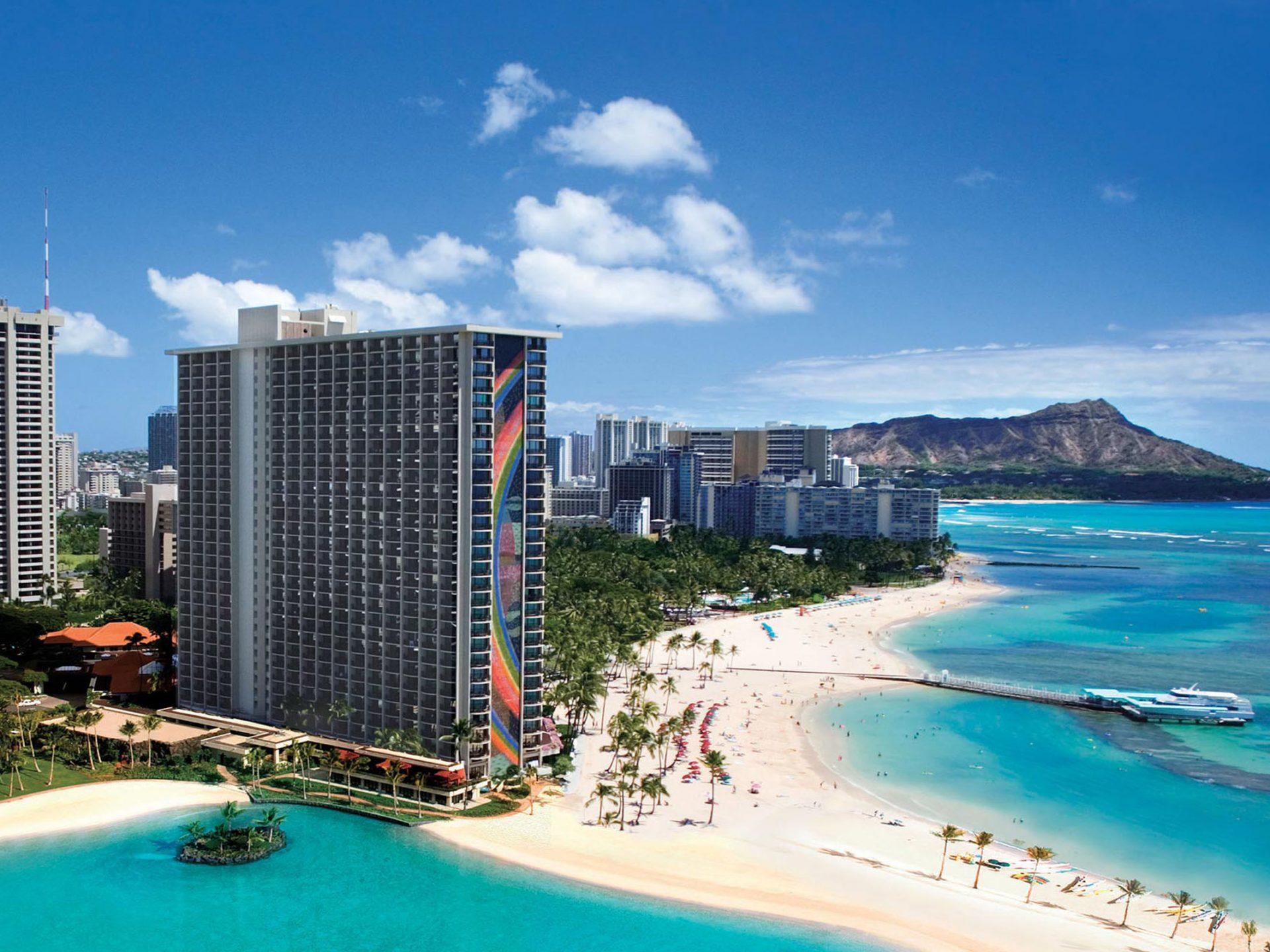 1920x1440 Hilton Hawaiian Village Waikiki Beach Desktop Background :