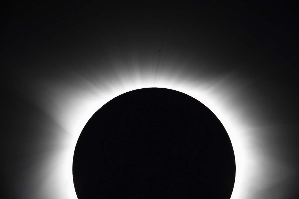 1200x801 Black Wallpaper Selective Focus Photography Of Full Moon Eclipse Image