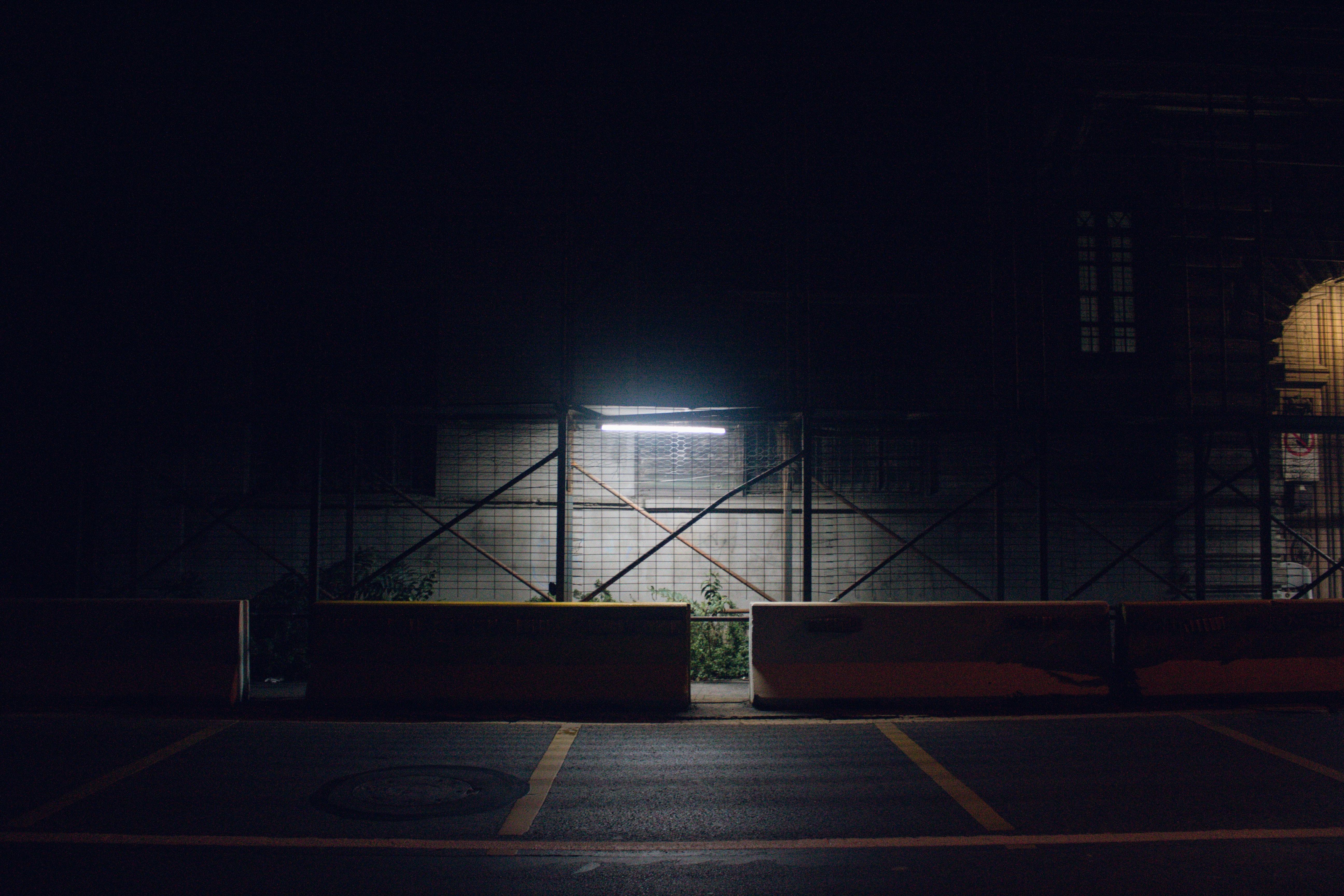 5184x3456 Glowing light in industrial warehouse at night · Free
