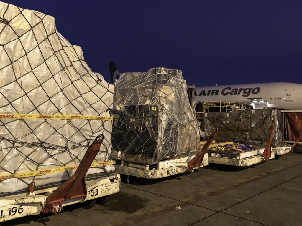 1024x768 Crocs, Inc. (NASDAQ:CROX), Lowe's Companies, Inc. (NYSE:LOW) Air Cargo Really A Bargain Right Now?