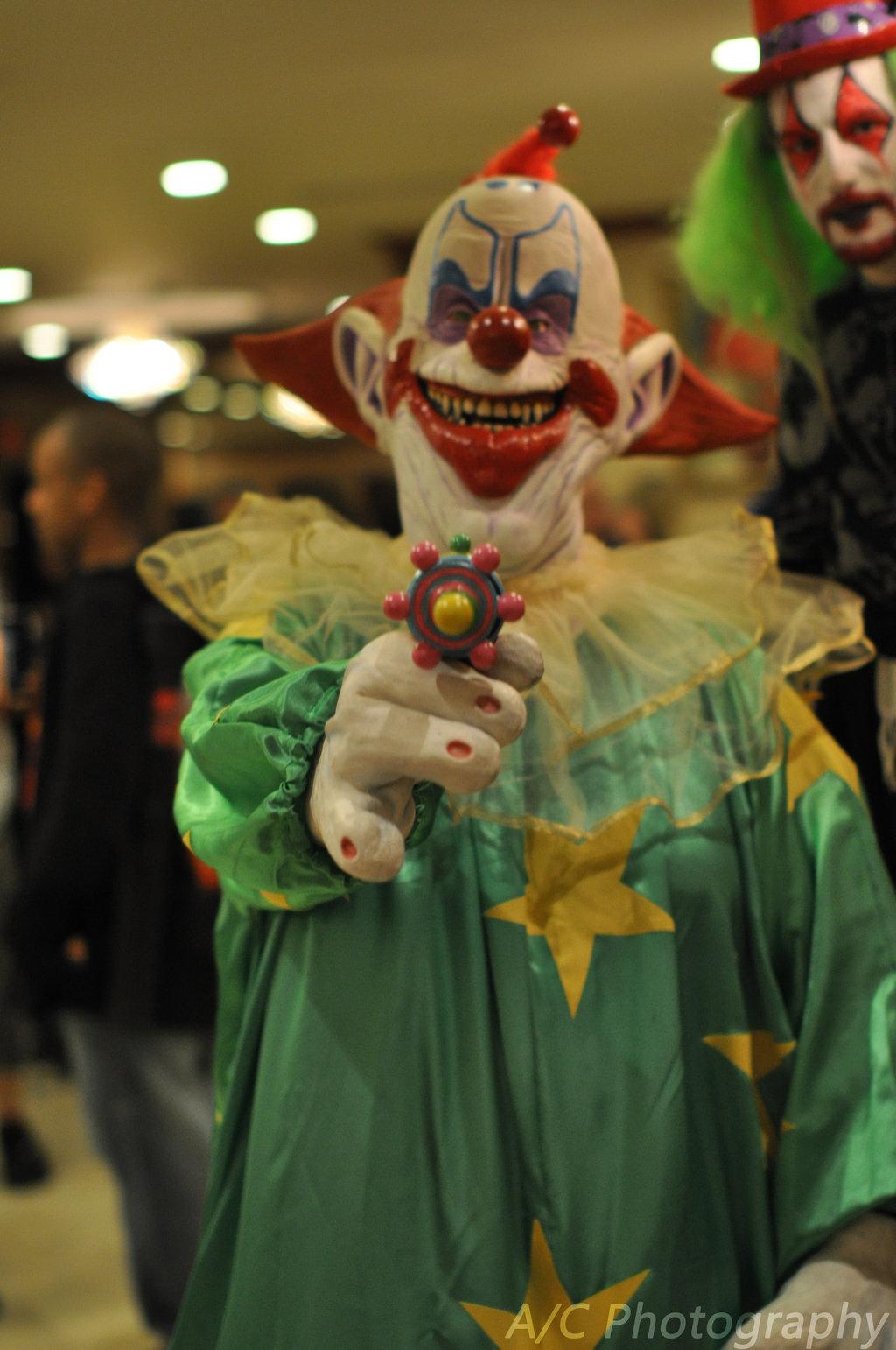 1024x1542 Killer Klowns From Outer Space Wallpaper