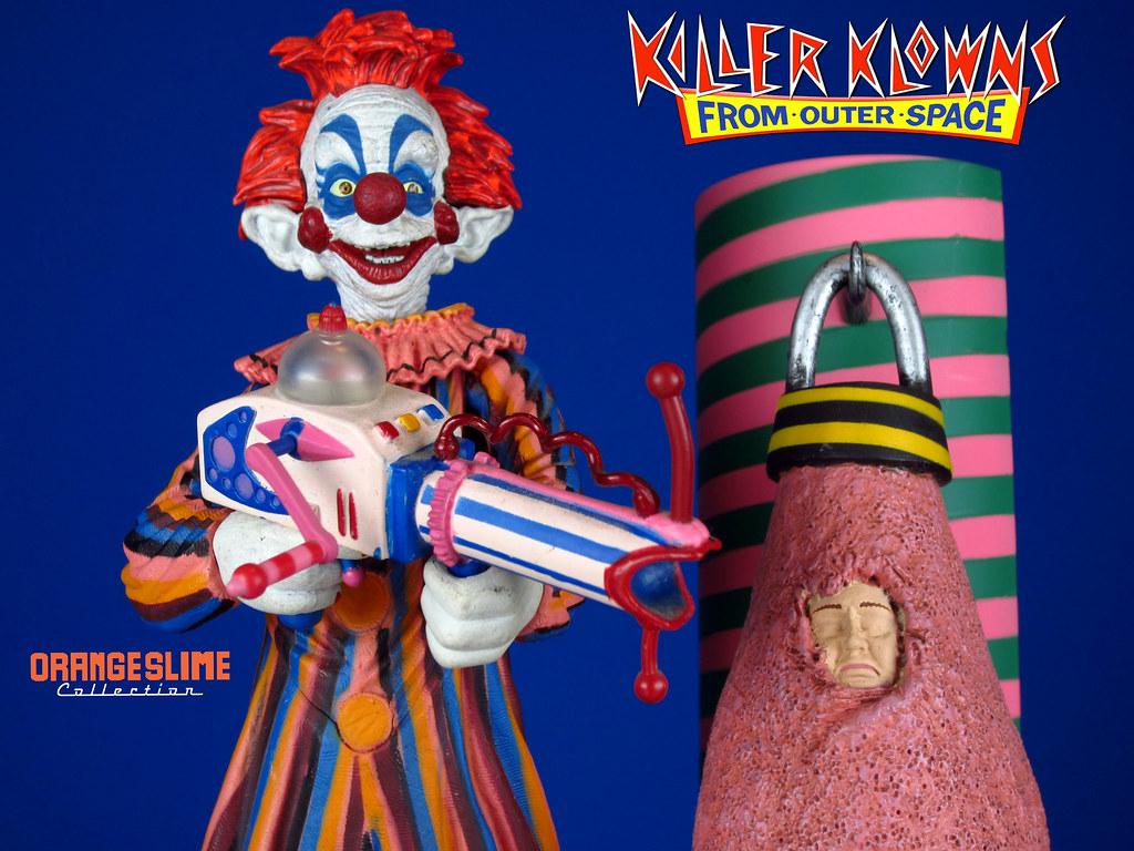 1024x768 Killer Klowns From Outer Space Figure by Sota Striped Klow