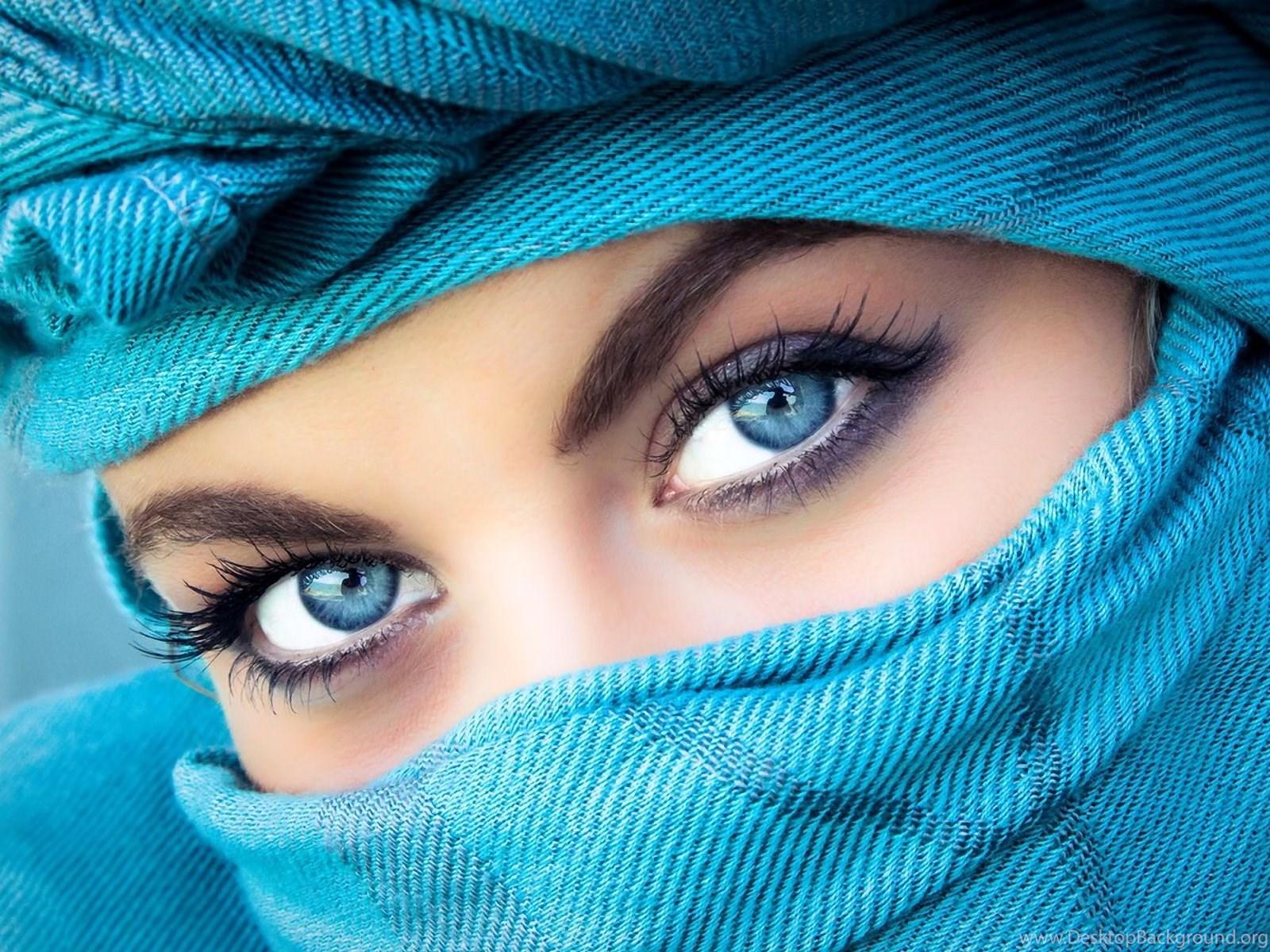 1600x1200 Beautiful Woman Blue Eyes Wallpaper Desktop Background