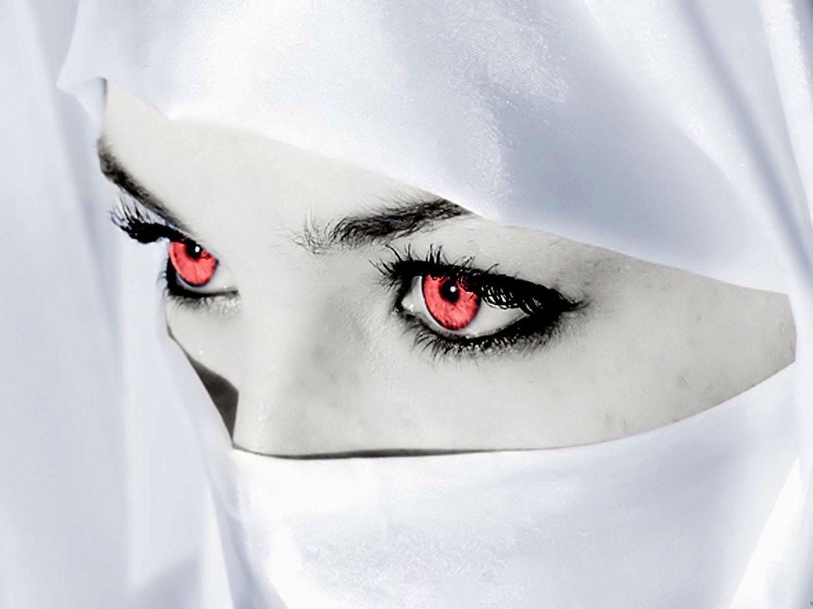1600x1200 Women Red Eye Wallpaper