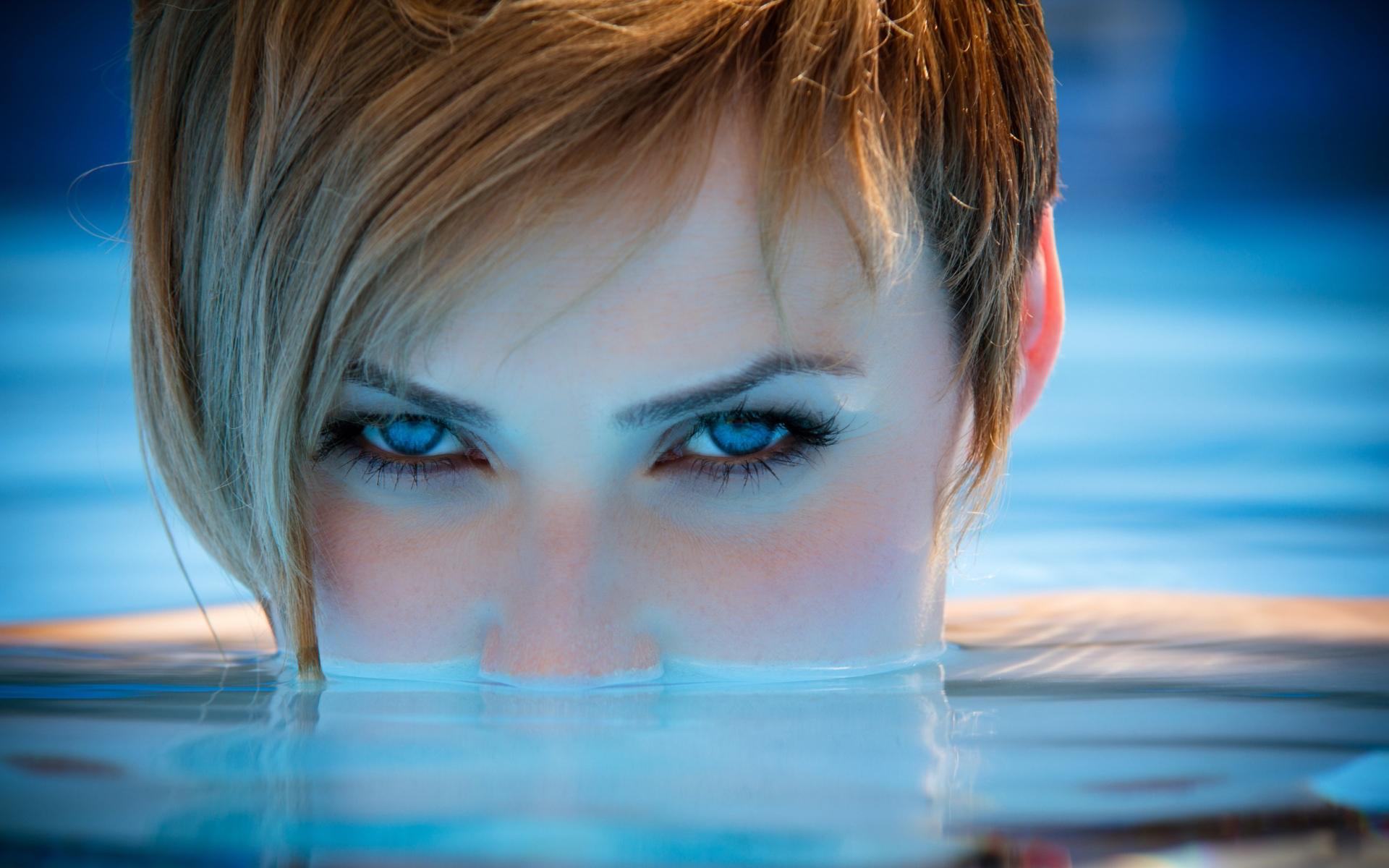 1920x1200 Woman Pool Blue Eyes