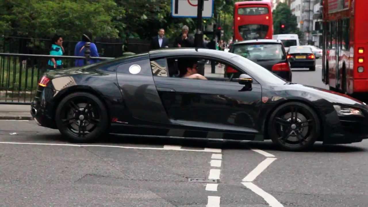 1280x720 Black & White Audi R8 v10 Driving & accalerating in London