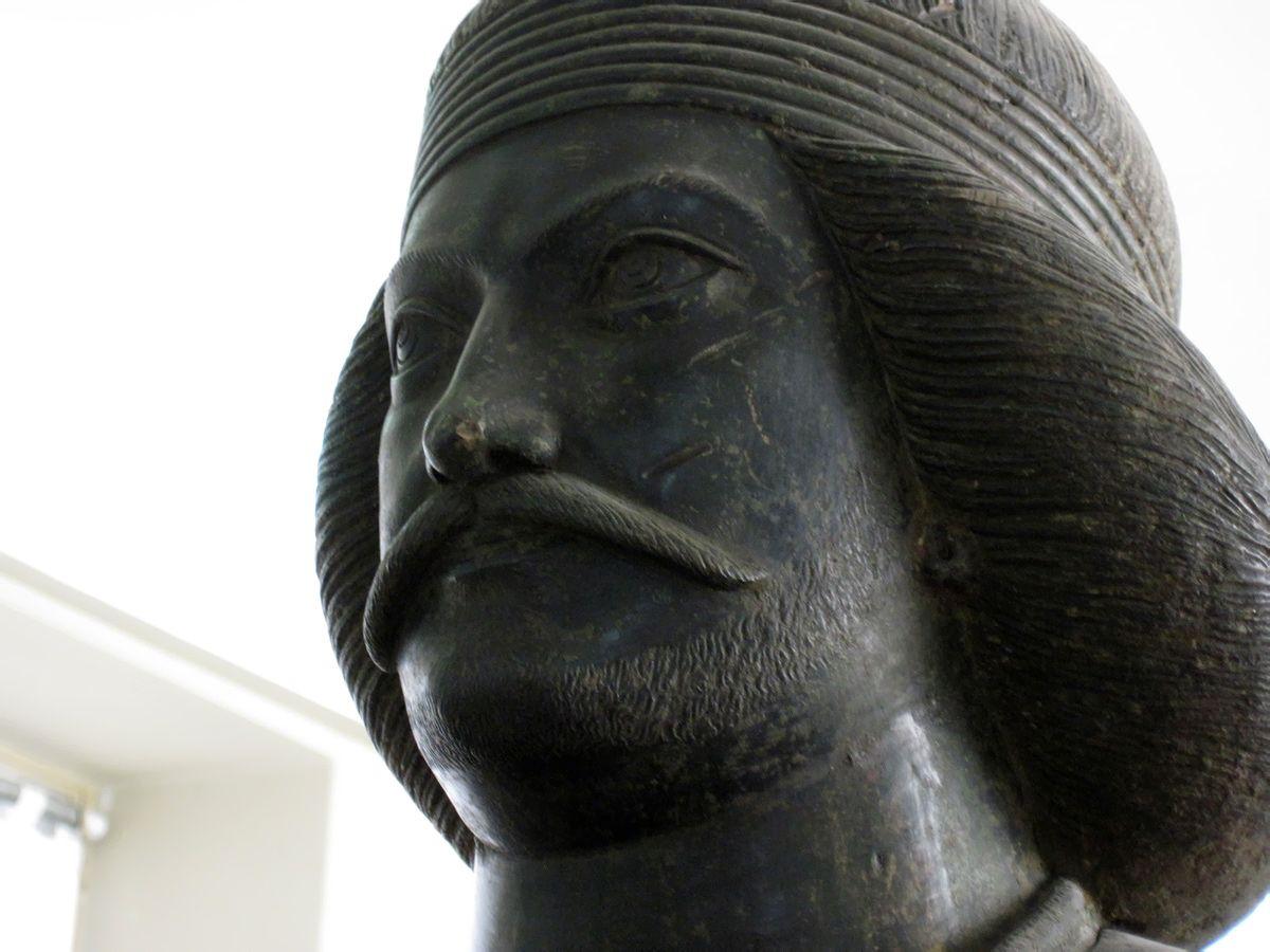 1200x900 The victor of the battle of Carrhae. The Parthian general Surena. Battle of carrhae, Statue, Buddha statue