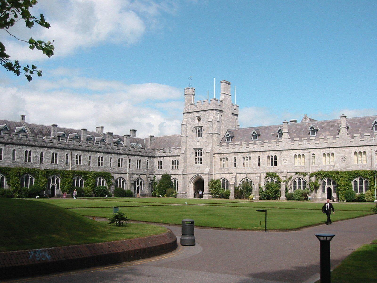 1600x1200 UCC ARE GEARING UP FOR FRESHERS WEEK IN STYLE!
