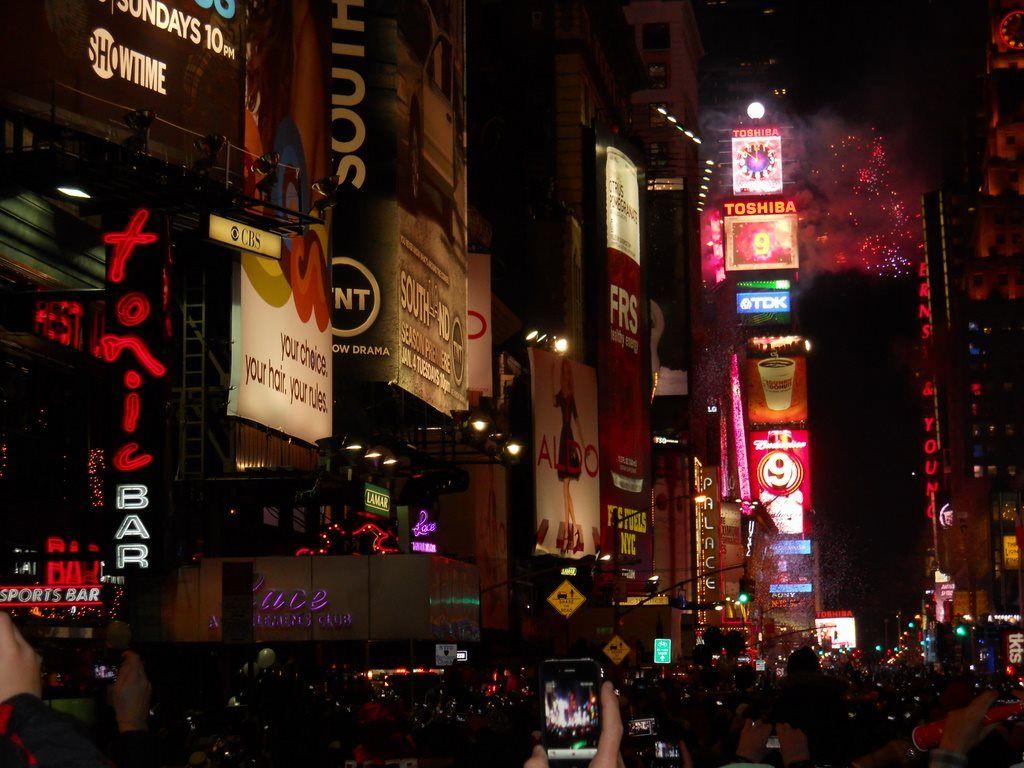 1024x768 RA: World Famous Times Square New Years Eve 2016 at Tonic Times