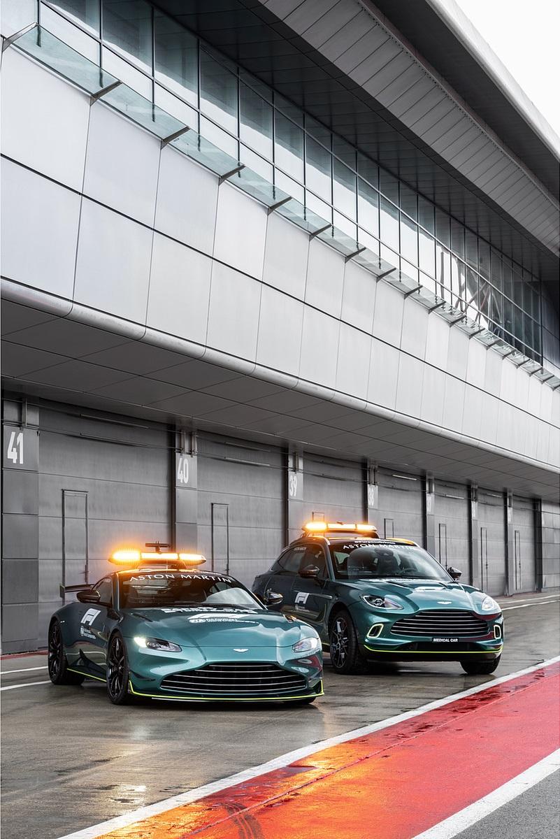 801x1200 Aston Martin Vantage Formula 1 Safety Car Wallpaper (10)