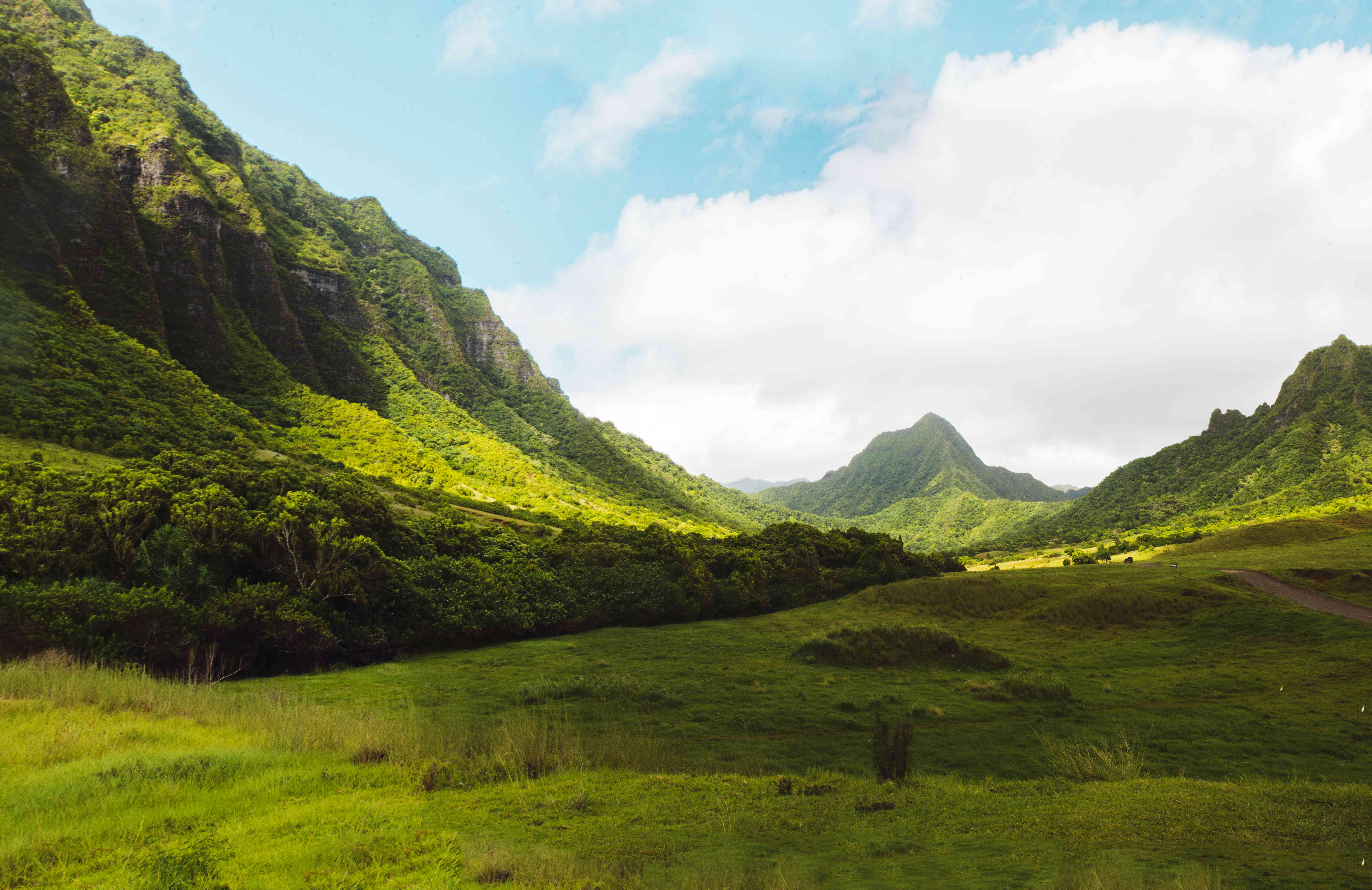 9347x6064 Driving Along the North Shore of Oahu
